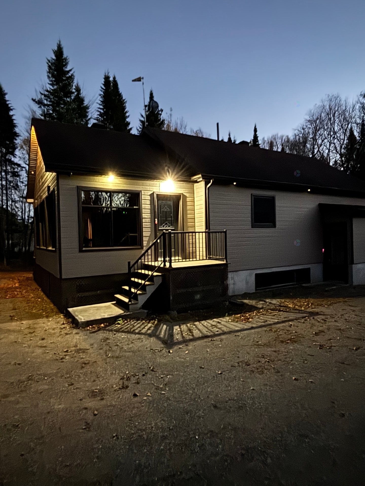 Front of Structure - 193 Ch. Tawachiche E., Lac-Aux-Sables, QC - Outdoor