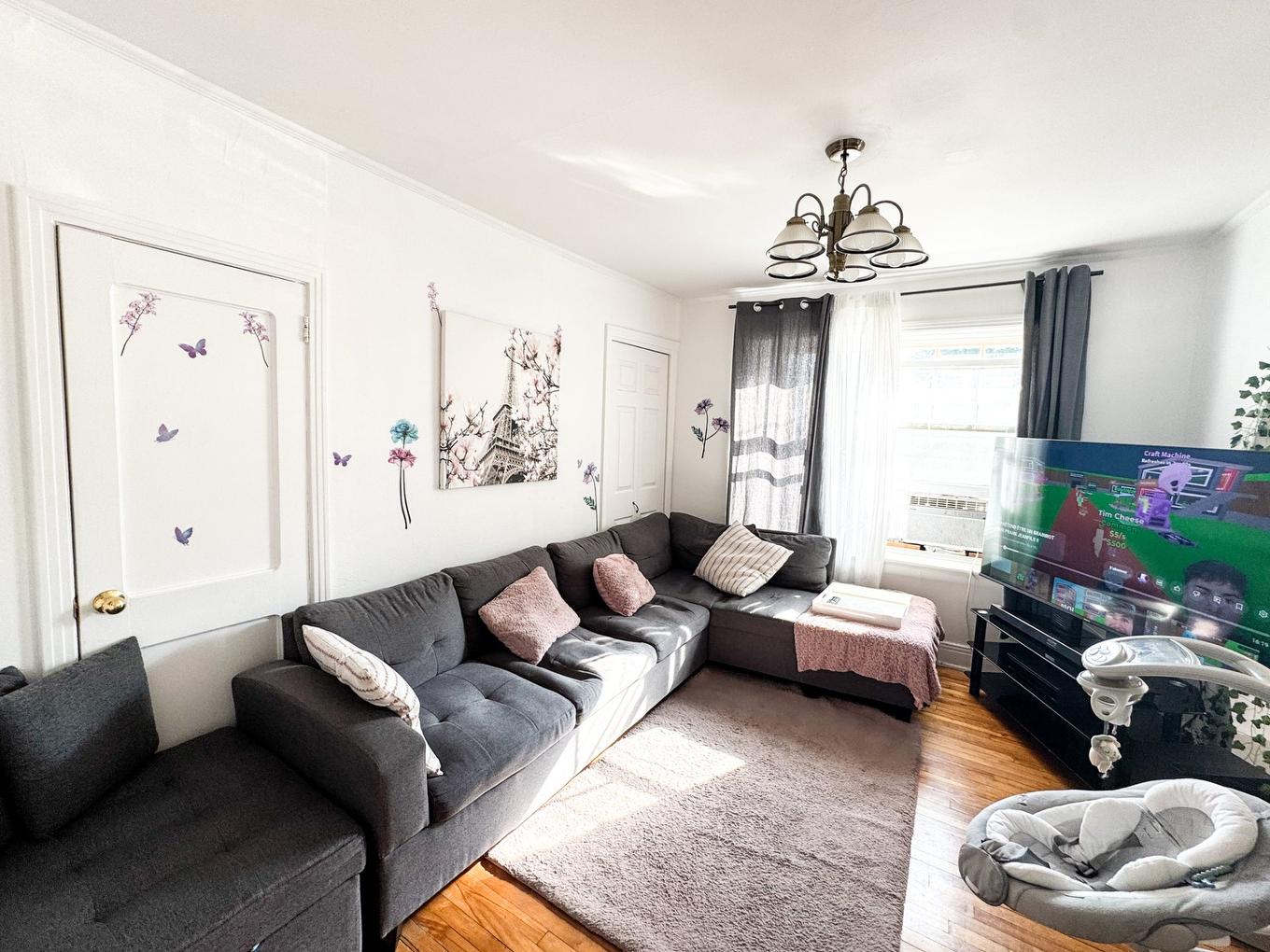 Living room - 981 - 983 Rue De Montcalm, Berthierville, QC - Indoor Photo Showing Living Room