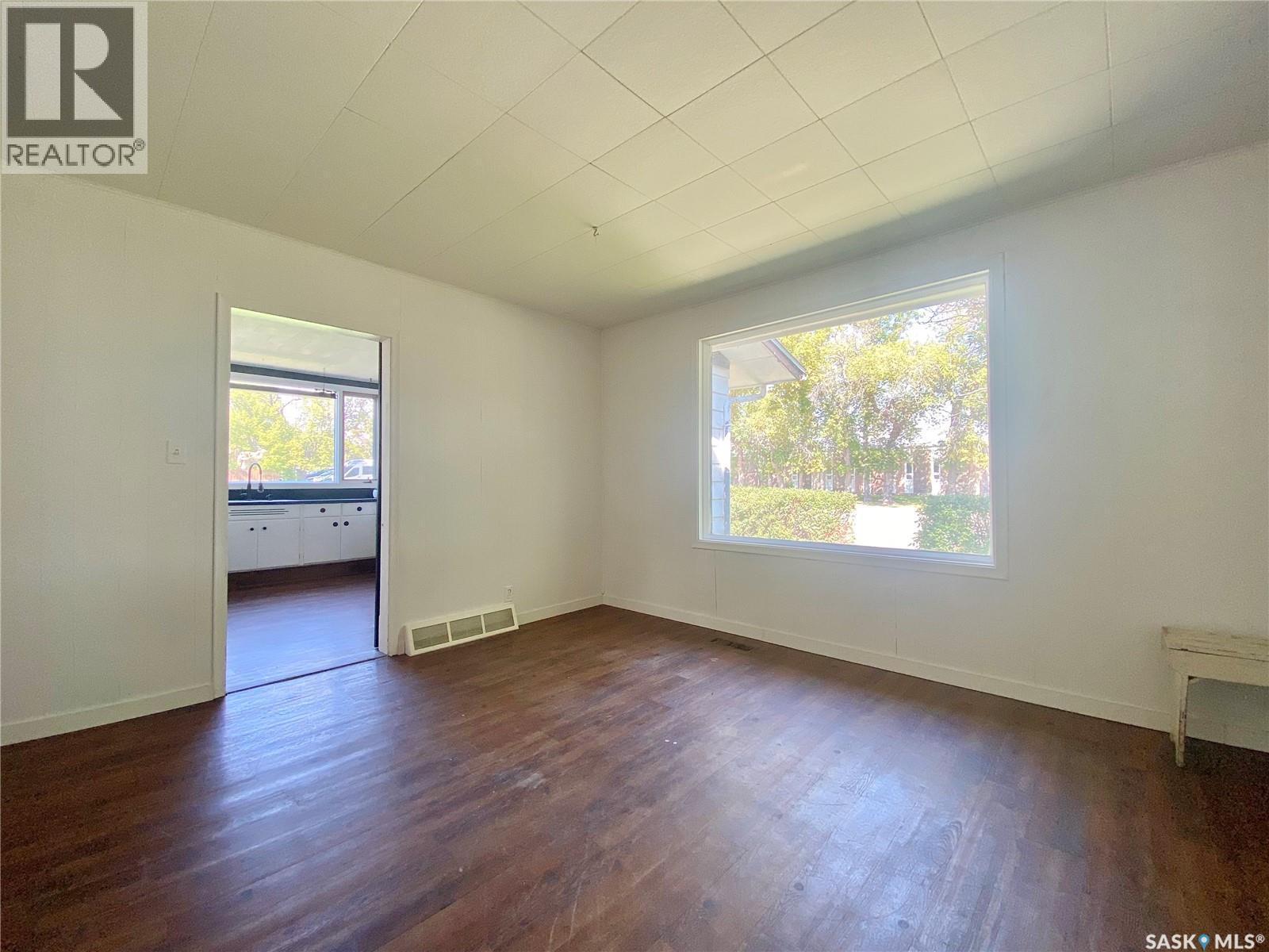 822 4Th Avenue, Raymore, SK - Indoor Photo Showing Other Room