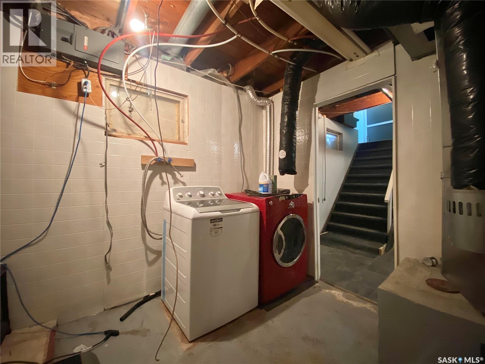 822 4Th Avenue, Raymore, SK - Indoor Photo Showing Laundry Room
