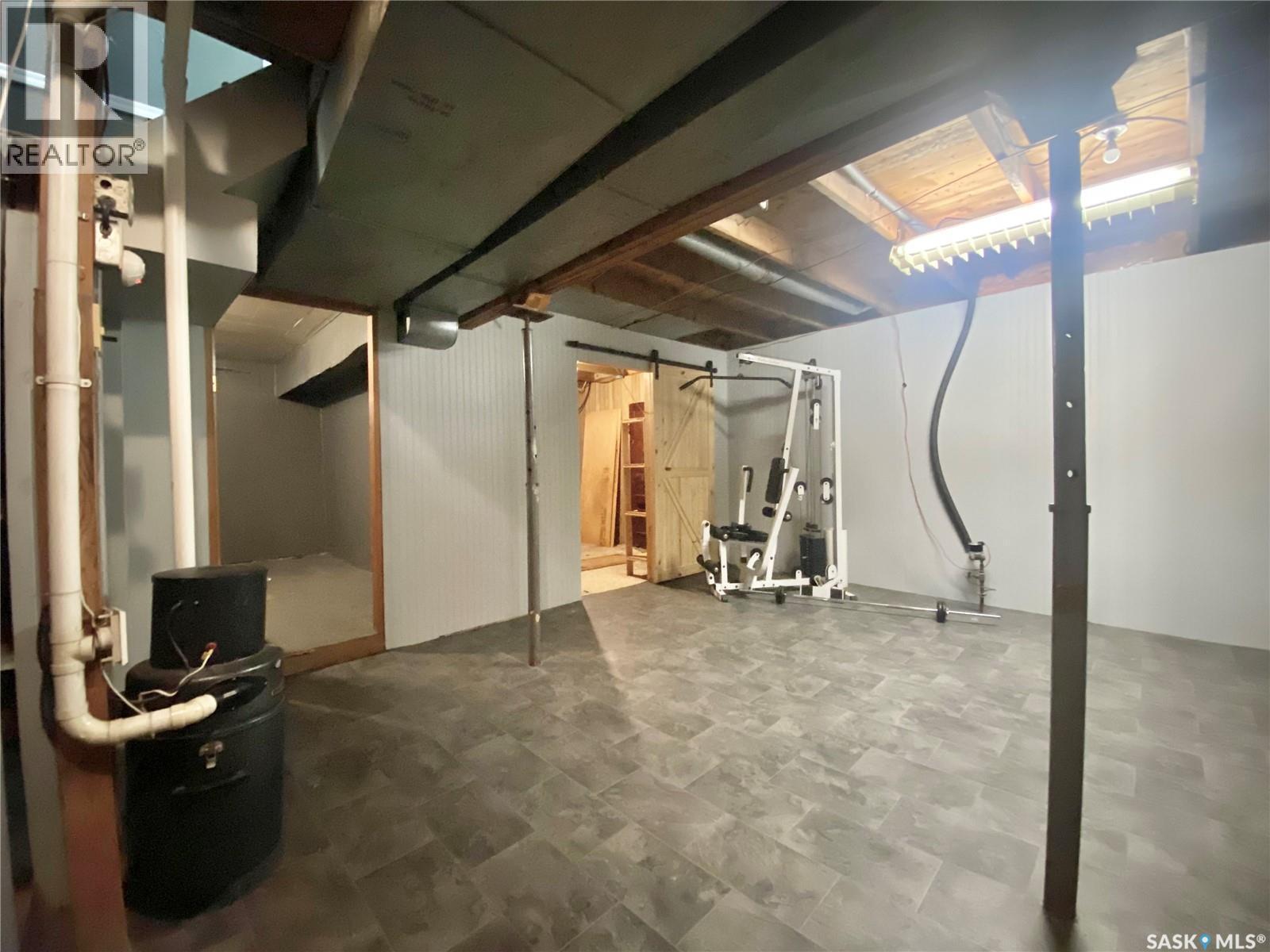 822 4Th Avenue, Raymore, SK - Indoor