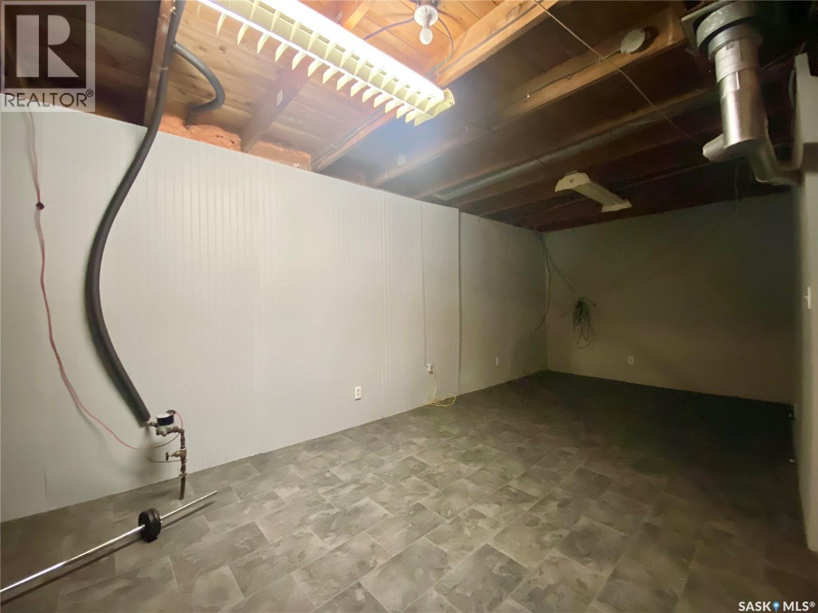 822 4Th Avenue, Raymore, SK - Indoor