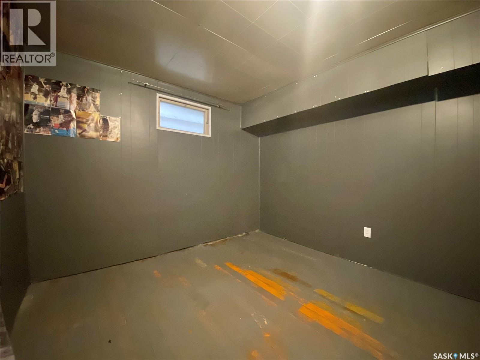 822 4Th Avenue, Raymore, SK - Indoor