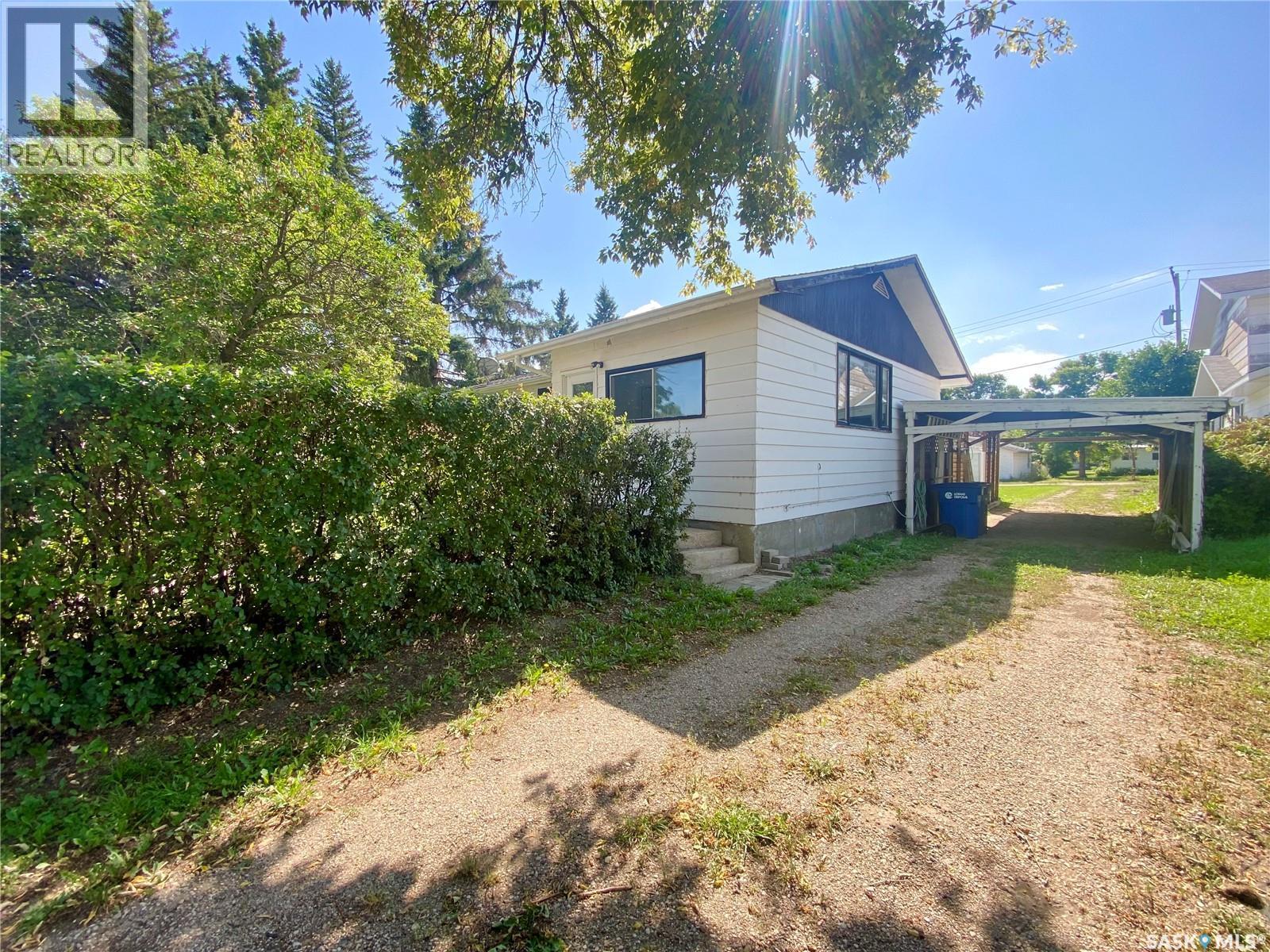 822 4Th Avenue, Raymore, SK - Outdoor