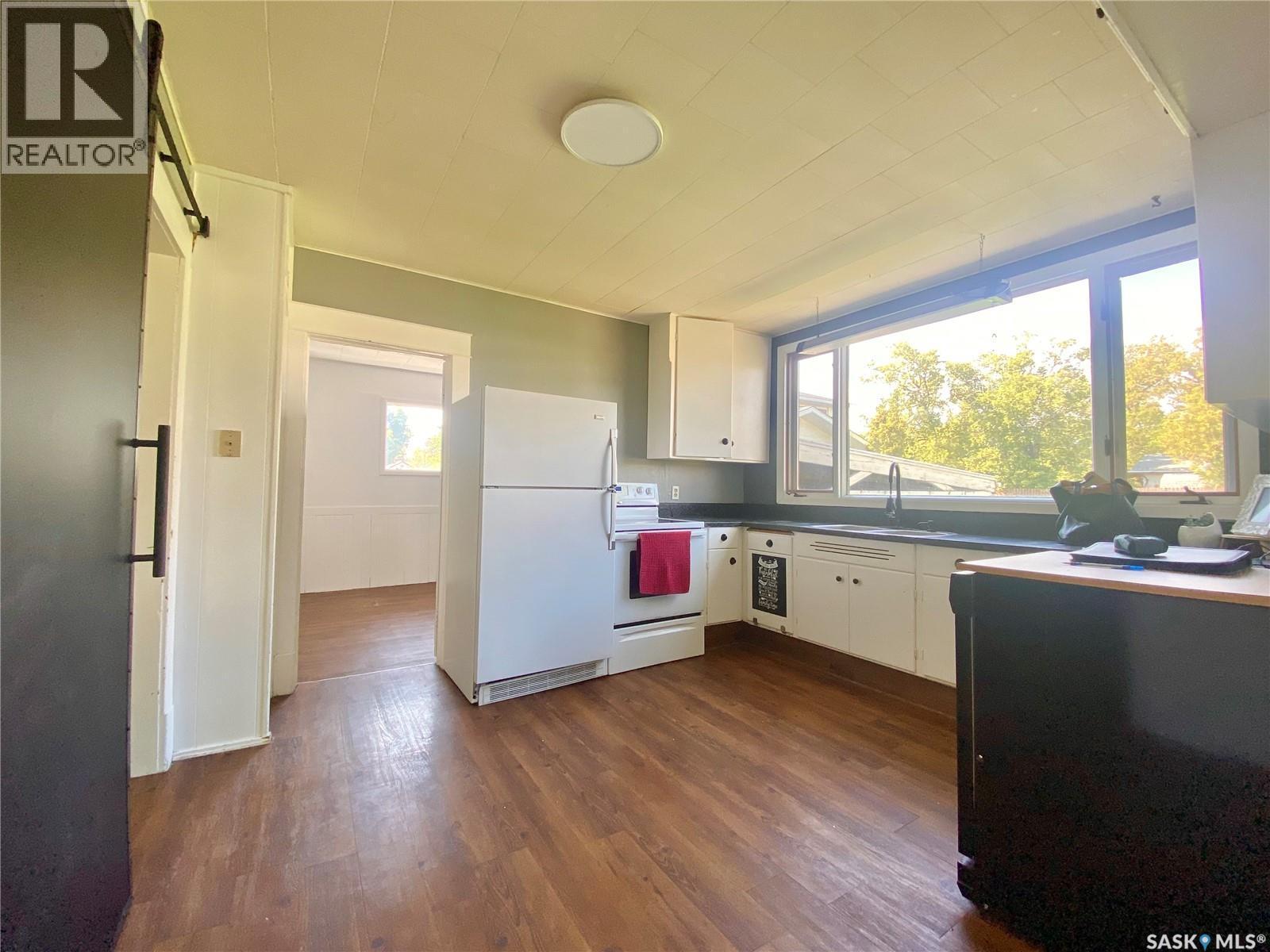 822 4Th Avenue, Raymore, SK - Indoor