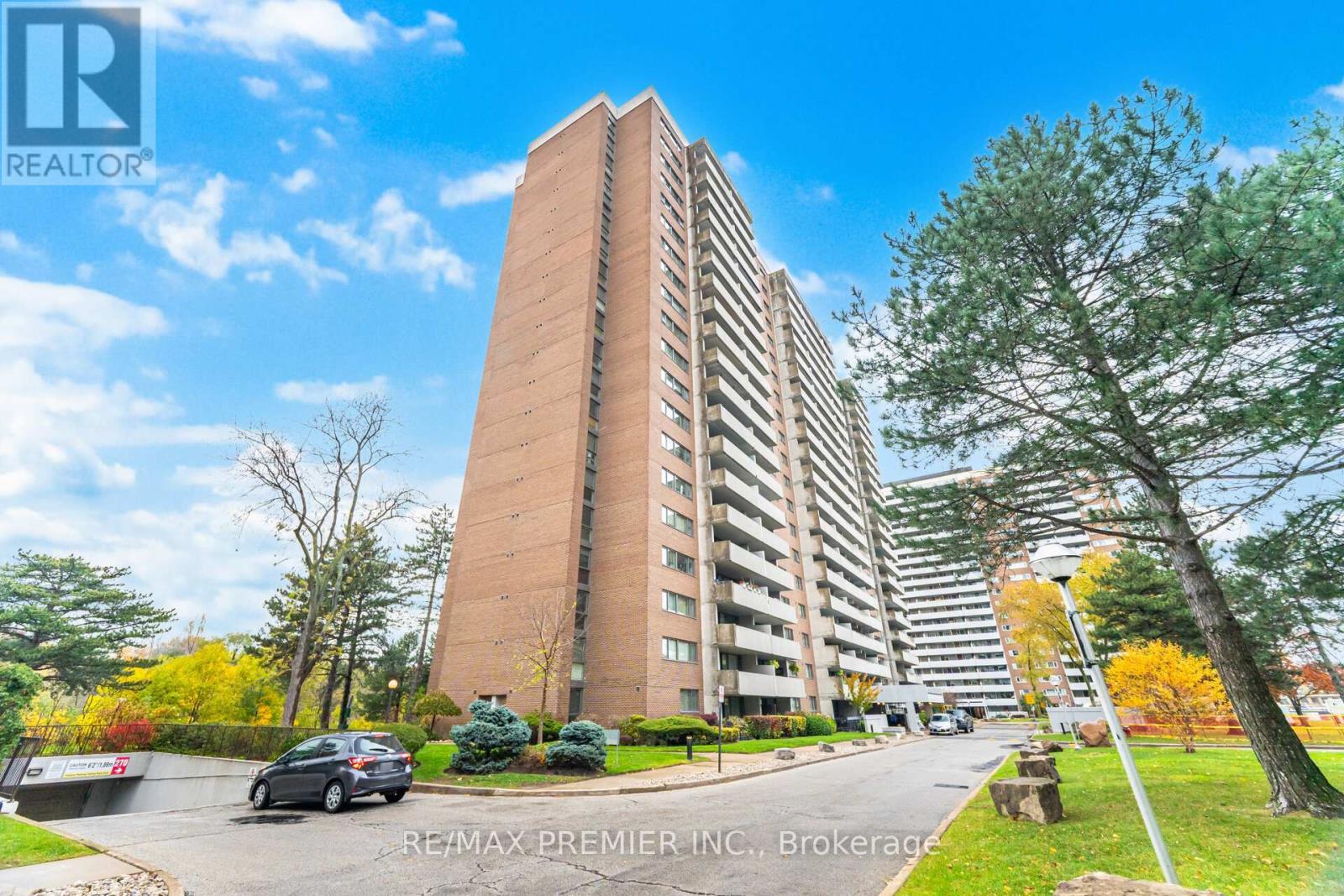 1105 - 260 Scarlett Road, Toronto, ON - Outdoor With Balcony With Facade