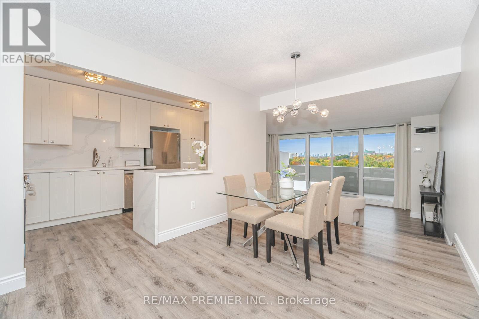 1105 - 260 Scarlett Road, Toronto, ON - Indoor