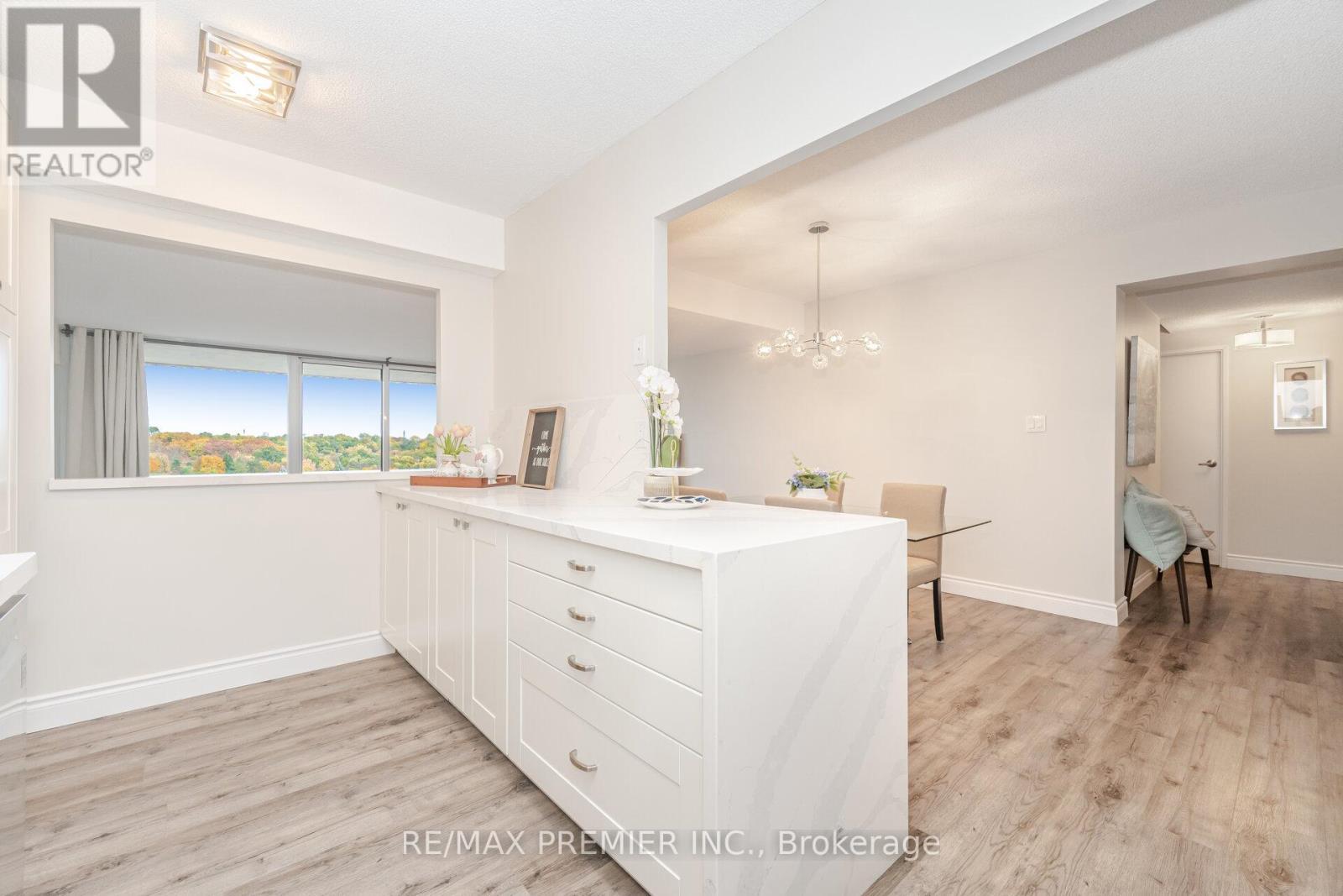 1105 - 260 Scarlett Road, Toronto, ON - Indoor