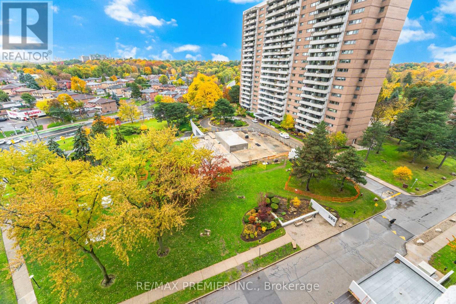 1105 - 260 Scarlett Road, Toronto, ON - Outdoor