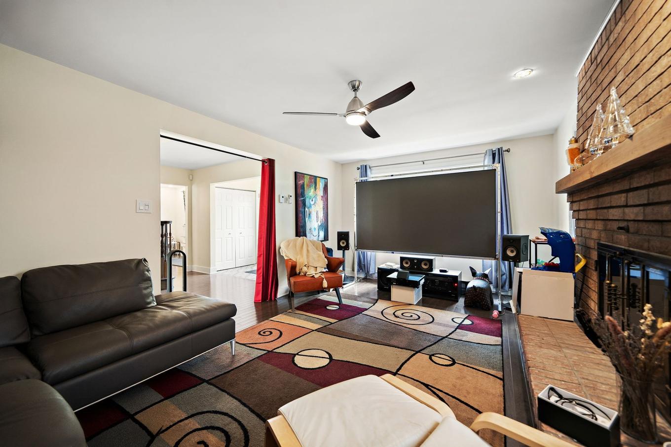 Salle familiale - 2240 Av. O'Brien, Montréal (Saint-Laurent), QC - Indoor Photo Showing Living Room With Fireplace