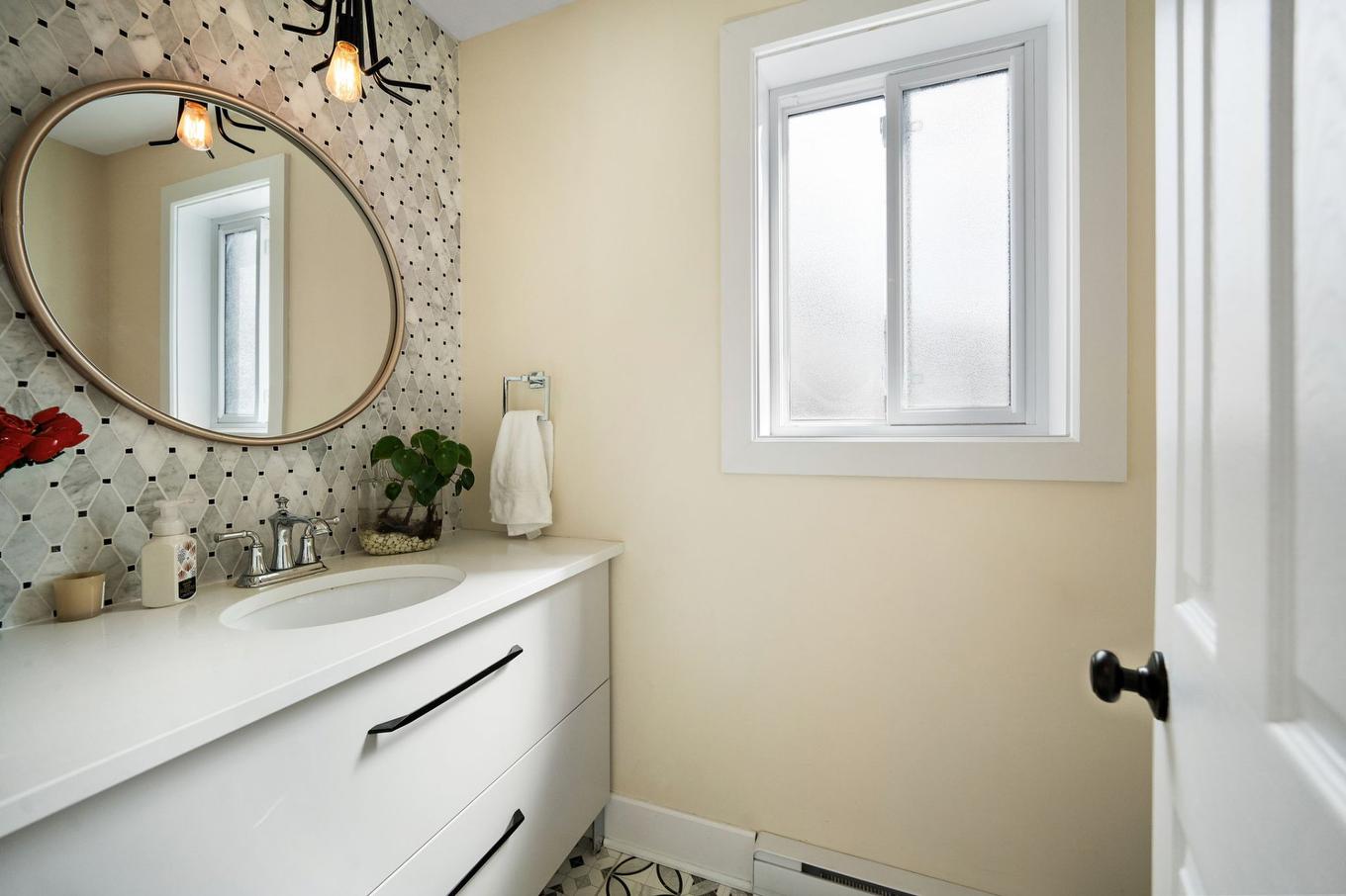 Salle d'eau - 2240 Av. O'Brien, Montréal (Saint-Laurent), QC - Indoor Photo Showing Bathroom