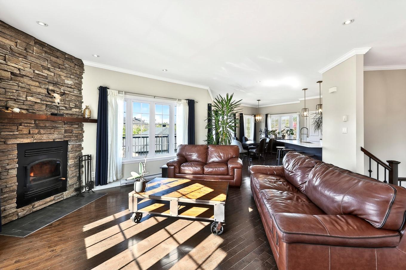 Salon - 1049 Rue Des Chevaliers, Prévost, QC - Indoor Photo Showing Living Room With Fireplace