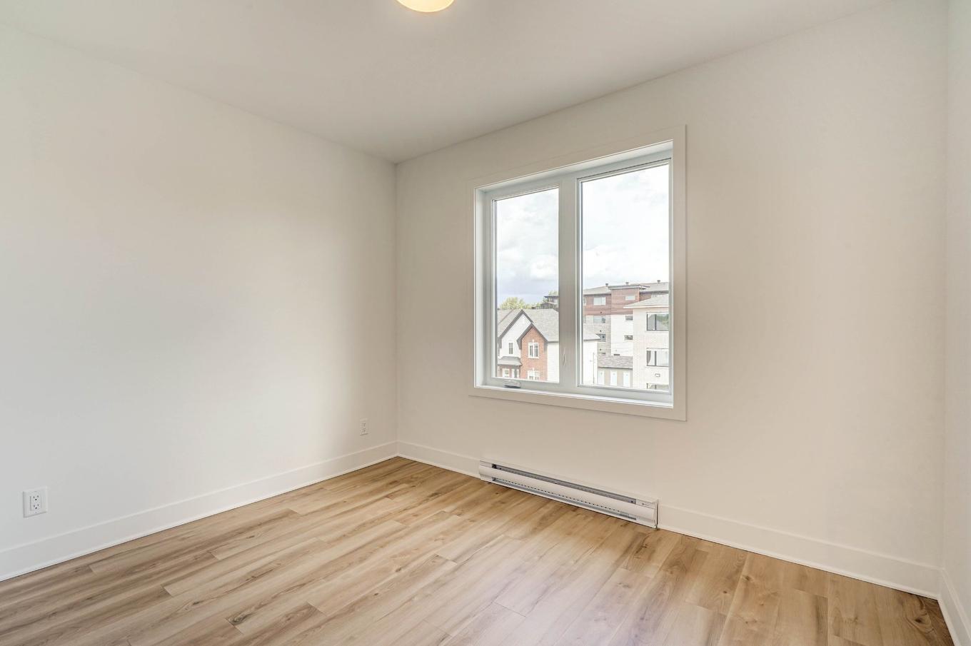 Bedroom - 4-2202 Boul. Du Bord-De-L'Eau, Salaberry-De-Valleyfield, QC - Indoor Photo Showing Other Room