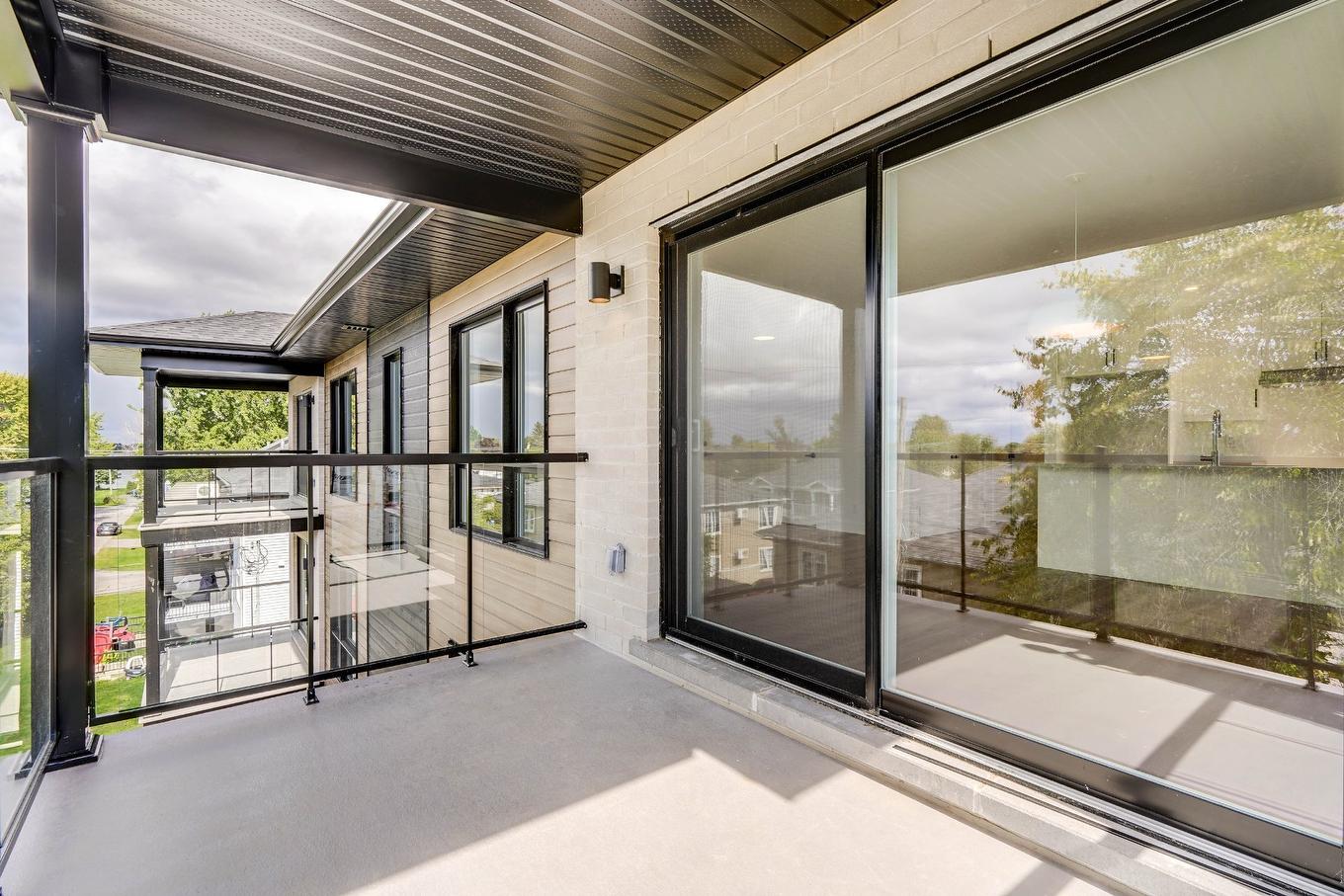 Balcony - 4-2202 Boul. Du Bord-De-L'Eau, Salaberry-De-Valleyfield, QC - Outdoor With Exterior