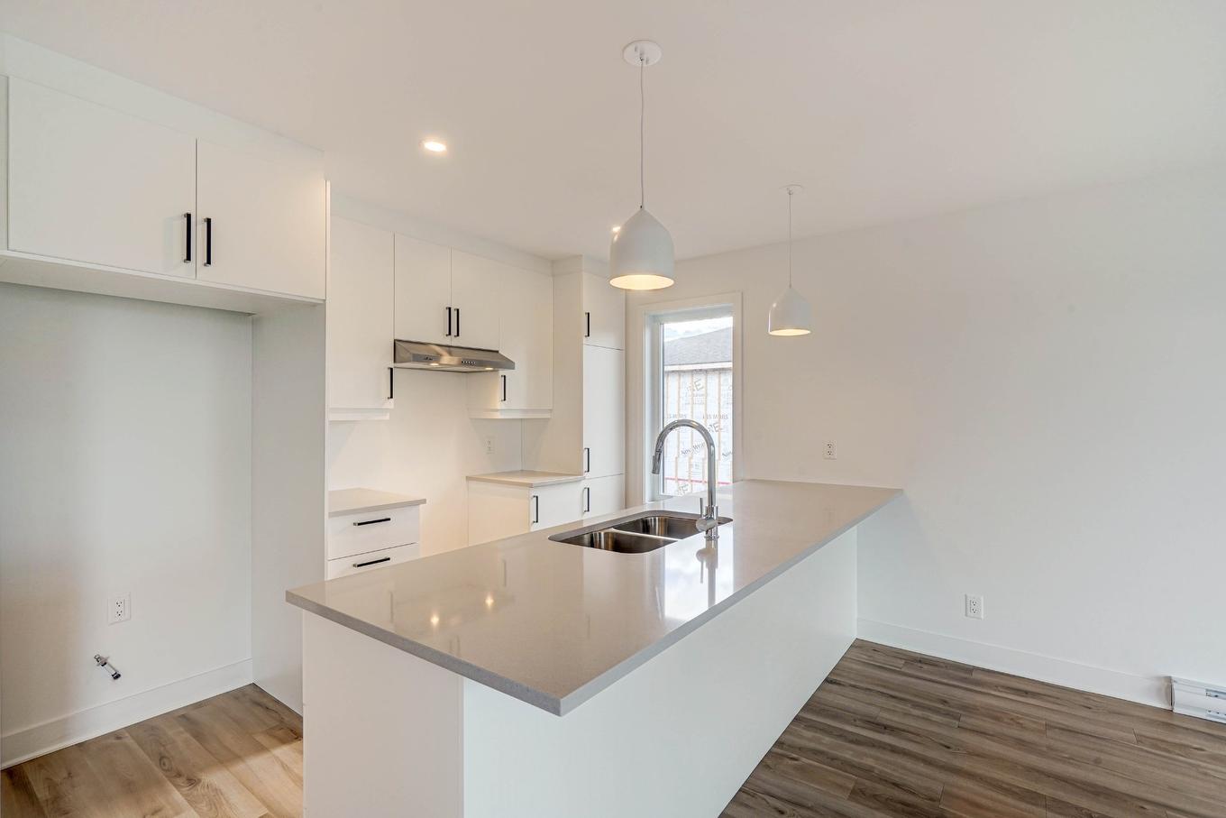 Kitchen - 4-2202 Boul. Du Bord-De-L'Eau, Salaberry-De-Valleyfield, QC - Indoor Photo Showing Kitchen With Double Sink