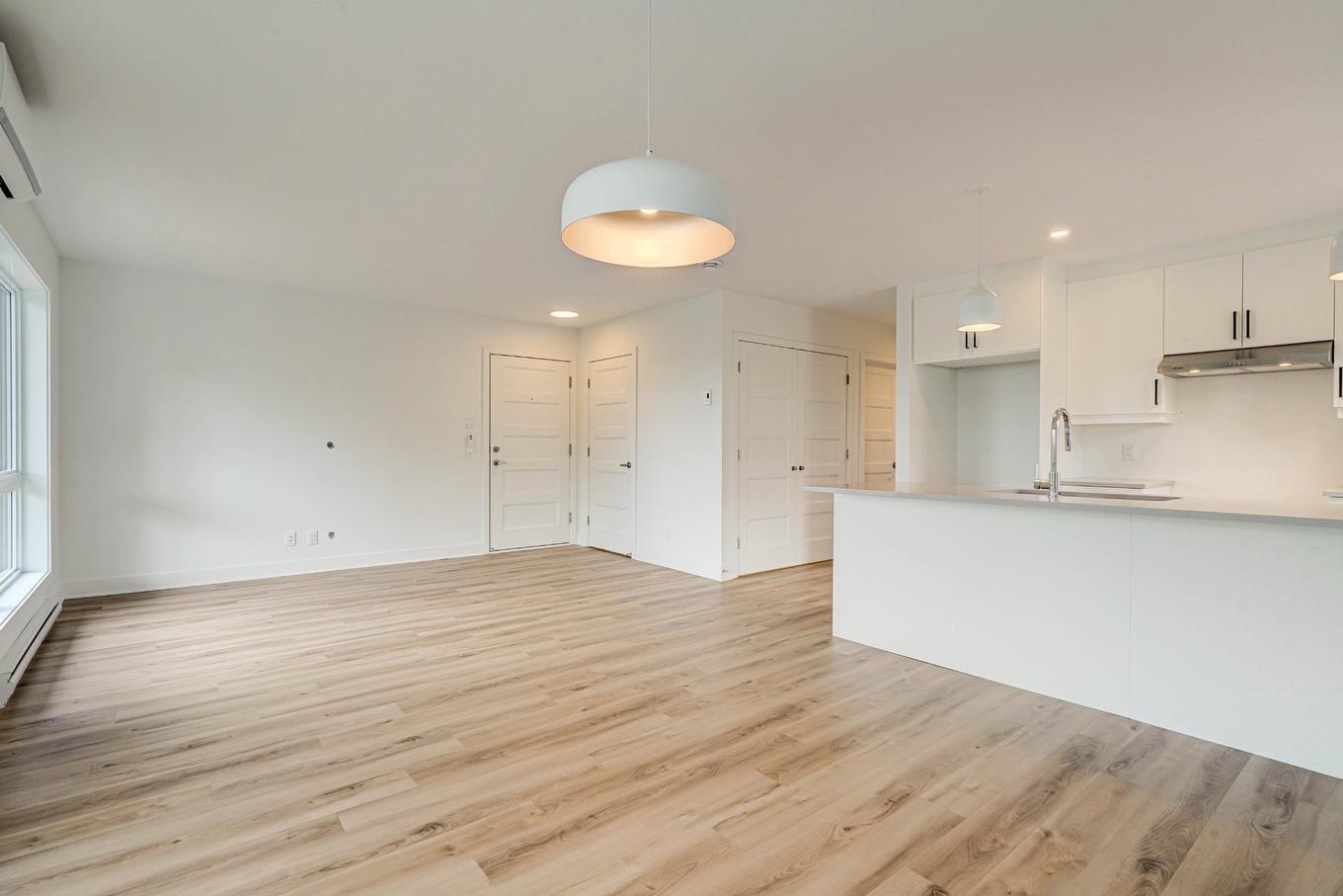Overall view - 4-2202 Boul. Du Bord-De-L'Eau, Salaberry-De-Valleyfield, QC - Indoor Photo Showing Kitchen
