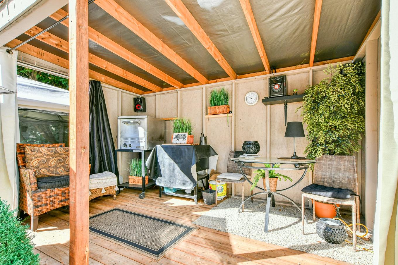 Veranda - 552 - 556 Rue Chapleau, Saint-Jérôme, QC - Indoor