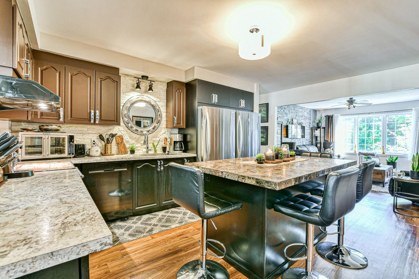 Kitchen - 552 - 556 Rue Chapleau, Saint-Jérôme, QC - Indoor Photo Showing Kitchen With Upgraded Kitchen