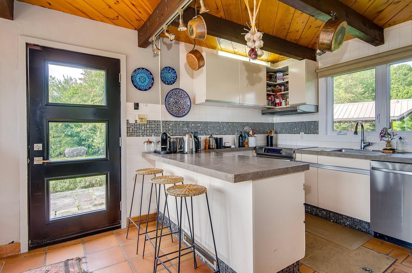 Kitchen - 2256 Ch. Scenic, Sutton, QC - Indoor Photo Showing Kitchen