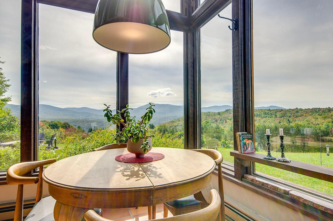 Dinette - 2256 Ch. Scenic, Sutton, QC - Indoor