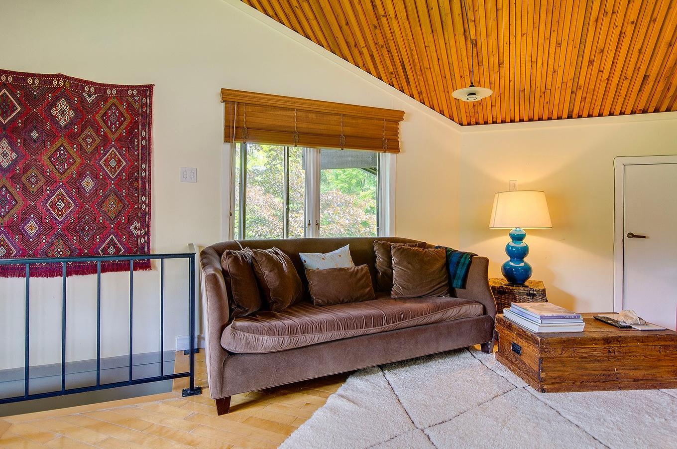 Den - 2256 Ch. Scenic, Sutton, QC - Indoor Photo Showing Living Room