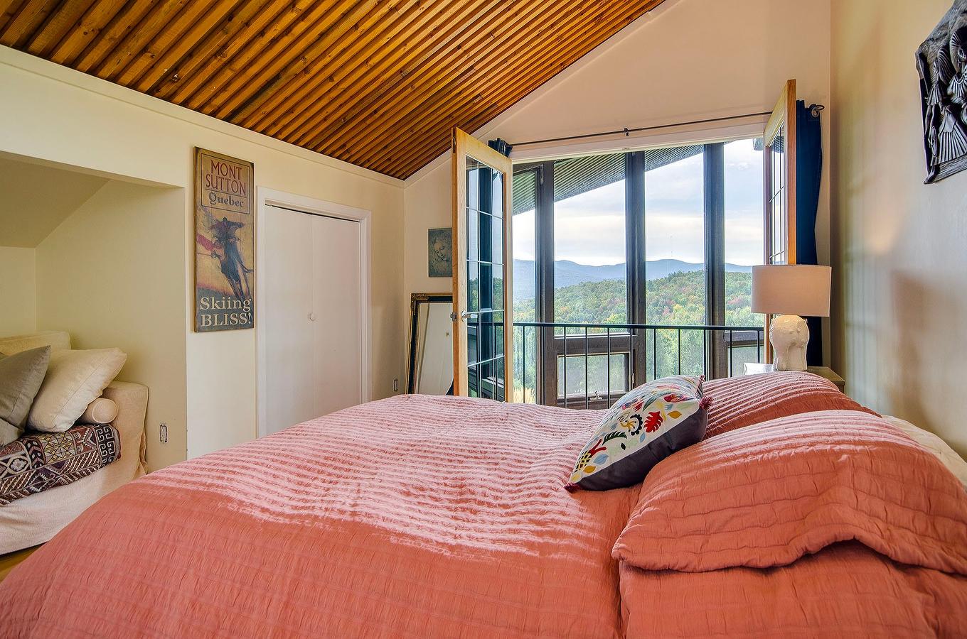 Bedroom - 2256 Ch. Scenic, Sutton, QC - Indoor Photo Showing Bedroom