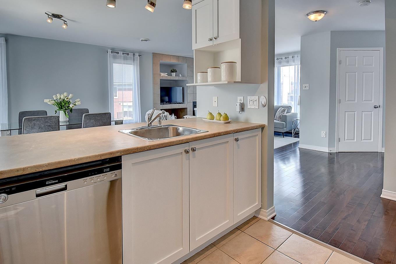 Cuisine - 8982 Crois. Du Louvre, Brossard, QC - Indoor Photo Showing Kitchen