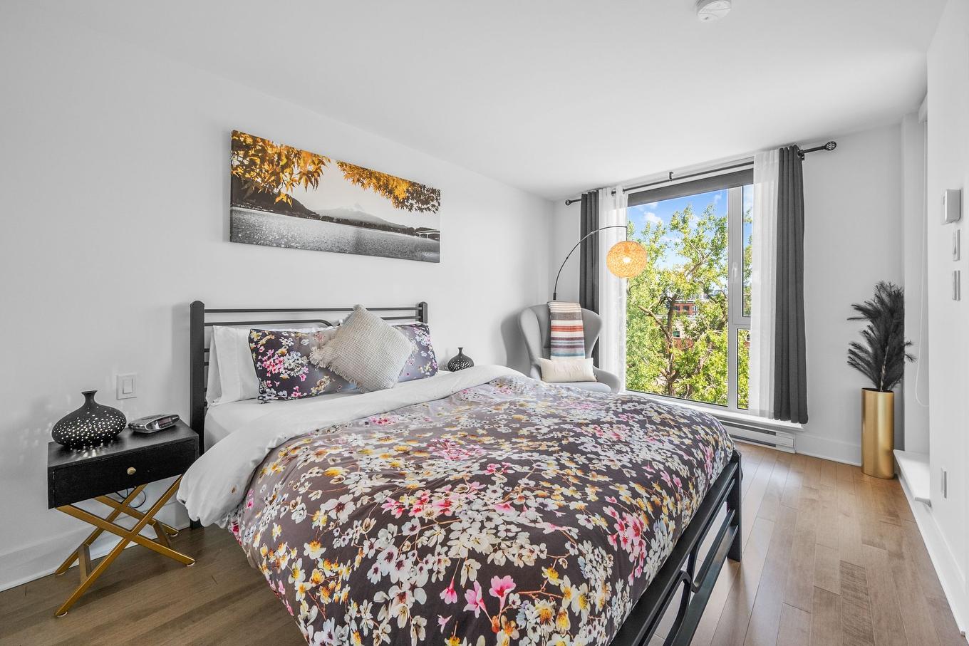 Primary bedroom - 515-1450 Rue Island, Montréal (Le Sud-Ouest), QC - Indoor Photo Showing Bedroom