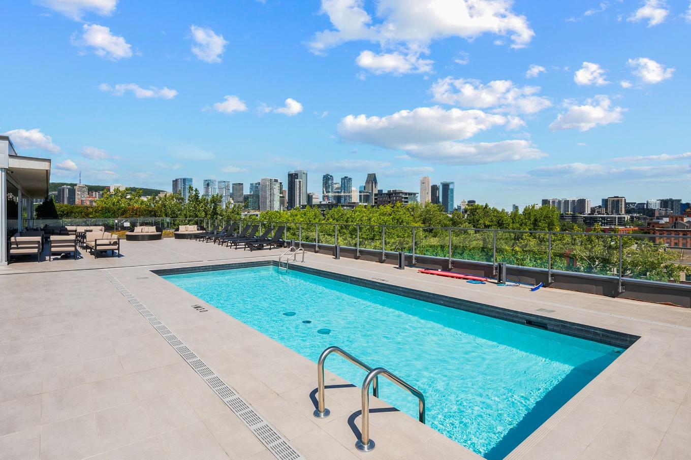 Pool - 515-1450 Rue Island, Montréal (Le Sud-Ouest), QC - Outdoor With In Ground Pool With View