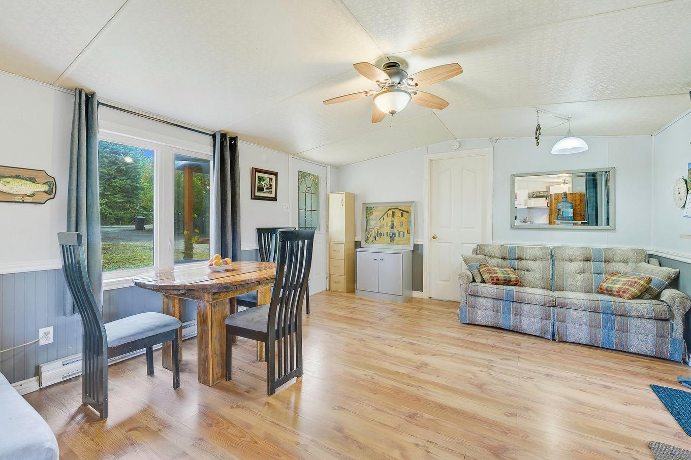 Dinette - 198 Ch. De La Source, Lantier, QC - Indoor