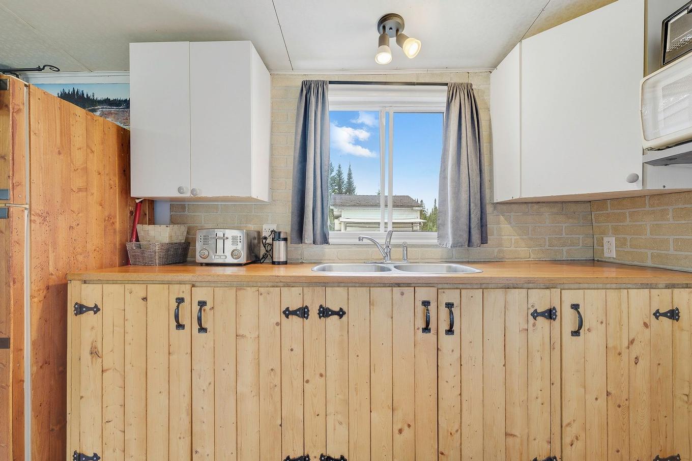 Kitchen - 198 Ch. De La Source, Lantier, QC - Indoor Photo Showing Kitchen With Double Sink