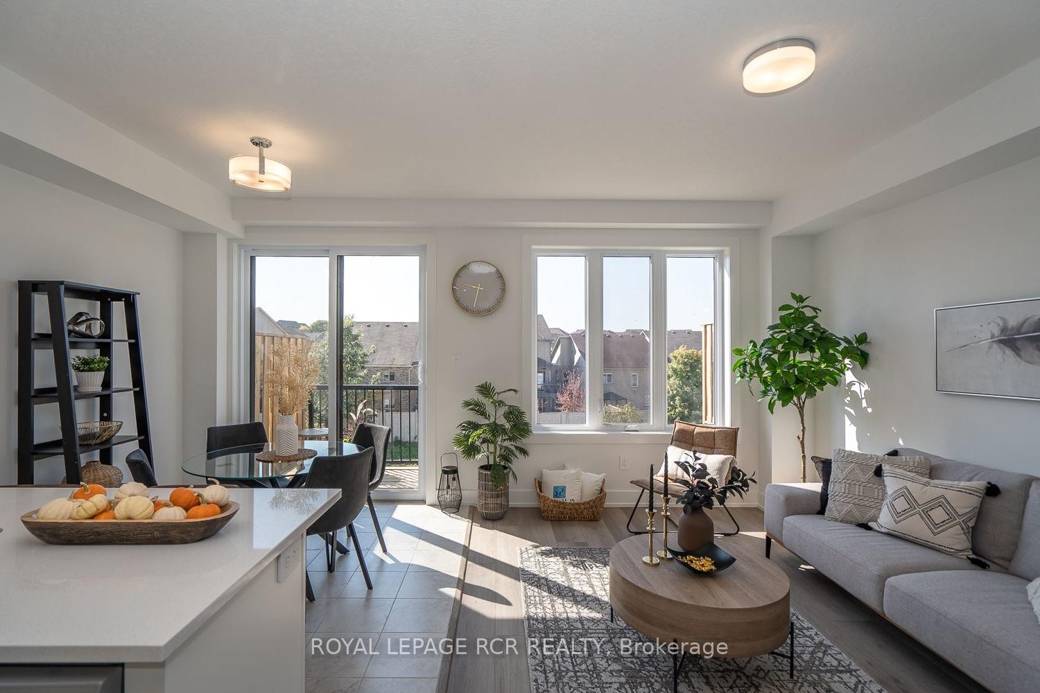 19-690 Broadway Avenue, Orangeville, ON - Indoor Photo Showing Living Room