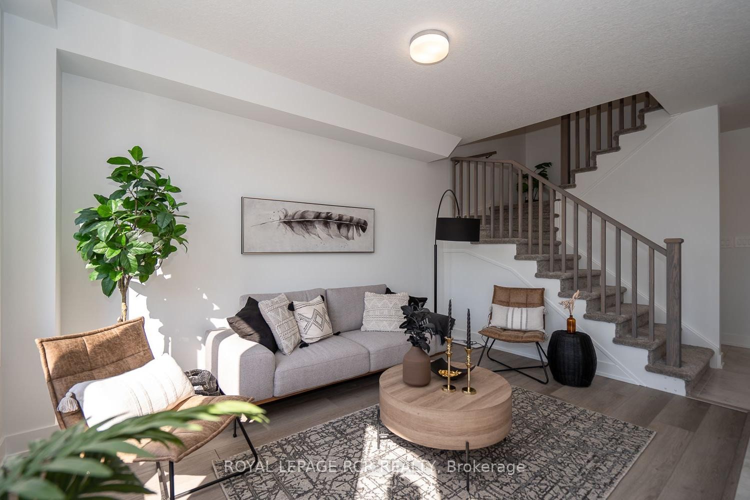 19-690 Broadway Avenue, Orangeville, ON - Indoor Photo Showing Living Room