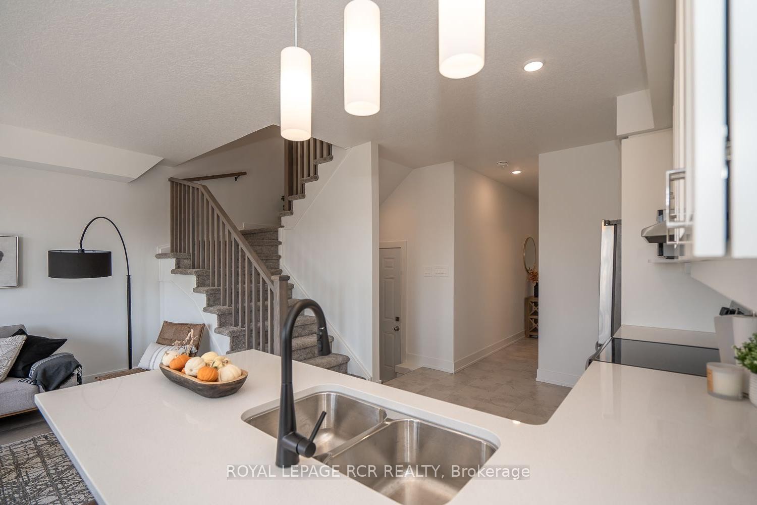 19-690 Broadway Avenue, Orangeville, ON - Indoor Photo Showing Kitchen With Double Sink