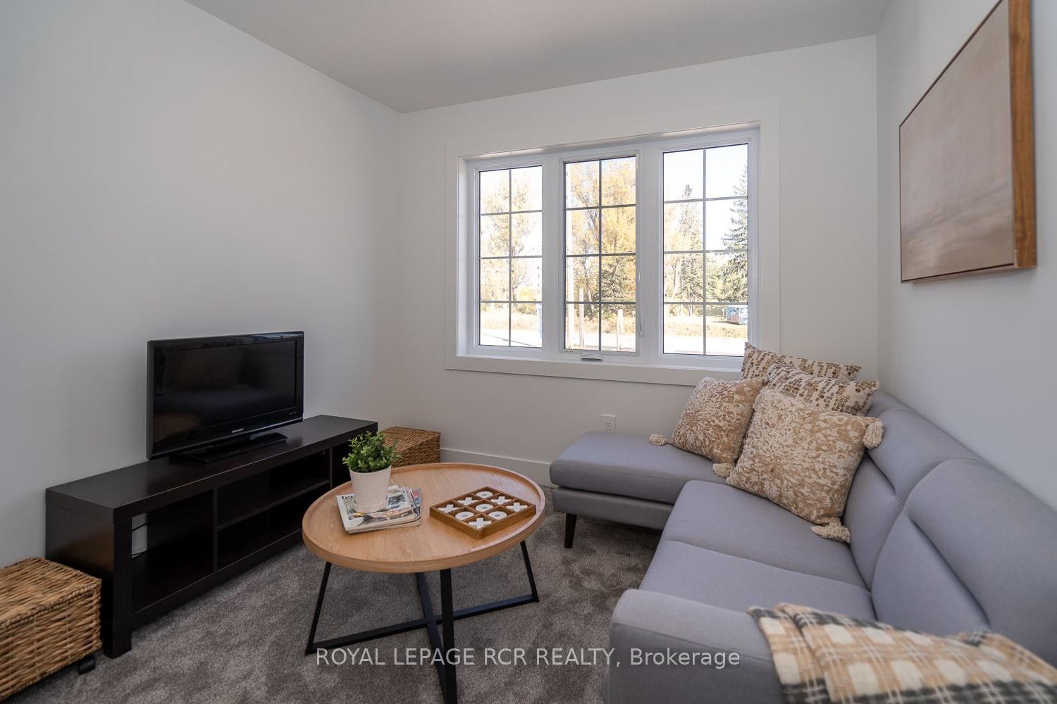 19-690 Broadway Avenue, Orangeville, ON - Indoor Photo Showing Living Room