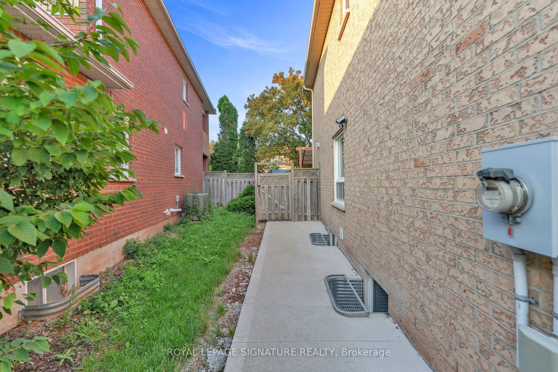 Bsmt-2255 Grand Ravine Drive, Oakville, ON - Outdoor With Exterior