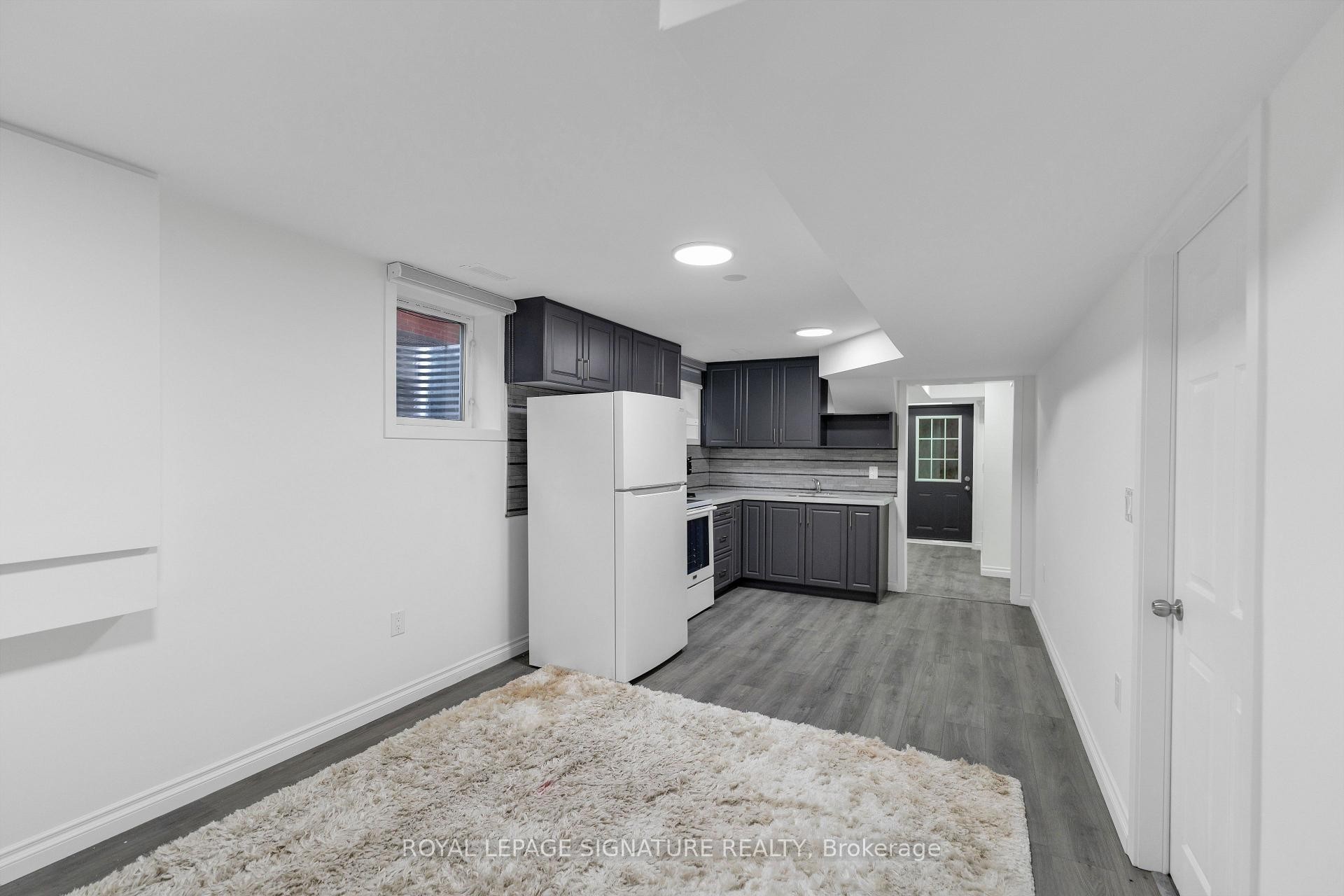 Bsmt-2255 Grand Ravine Drive, Oakville, ON - Indoor Photo Showing Kitchen