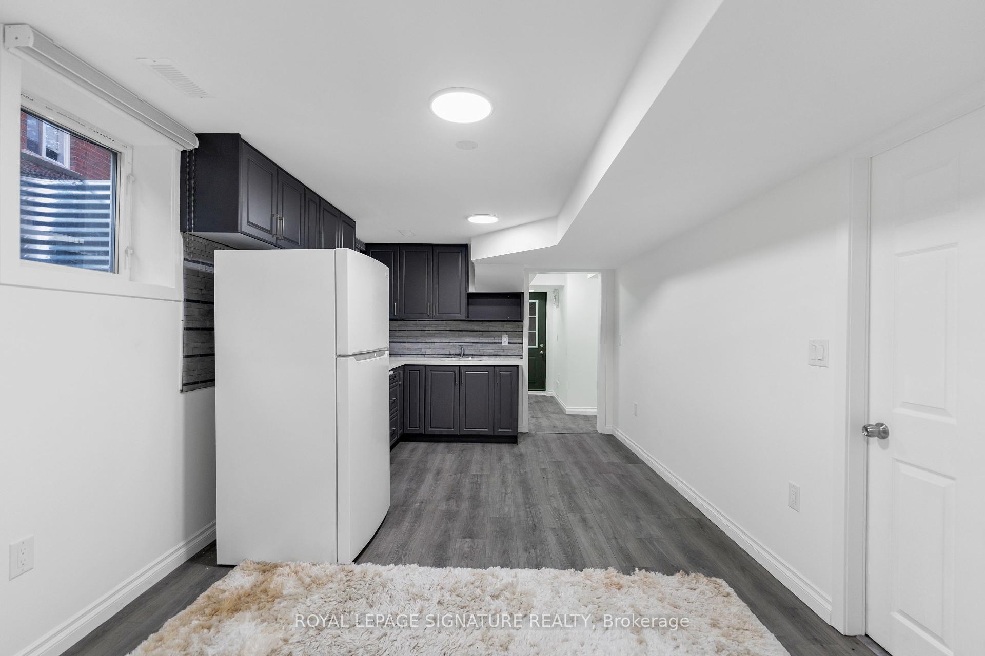Bsmt-2255 Grand Ravine Drive, Oakville, ON - Indoor Photo Showing Kitchen