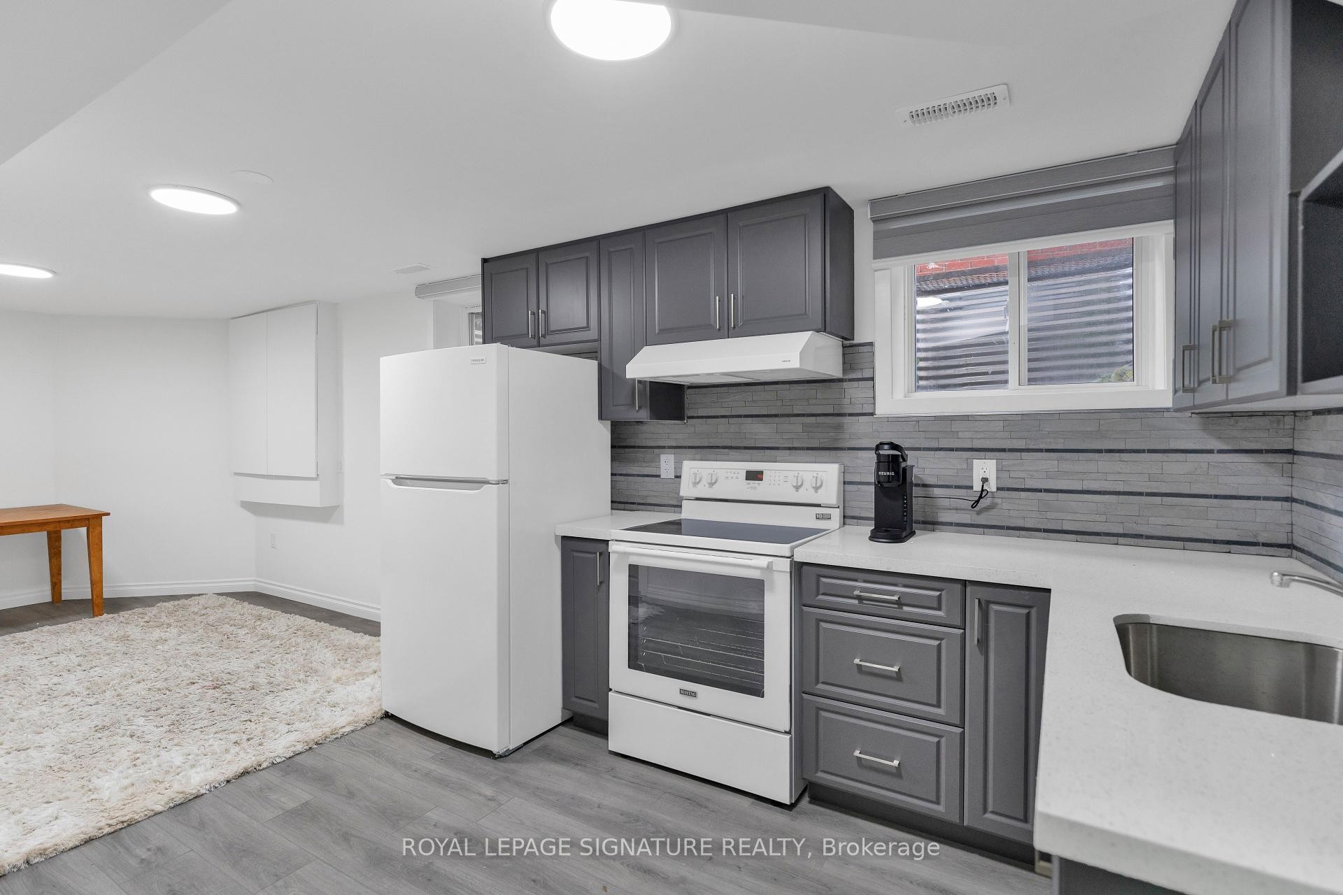 Bsmt-2255 Grand Ravine Drive, Oakville, ON - Indoor Photo Showing Kitchen