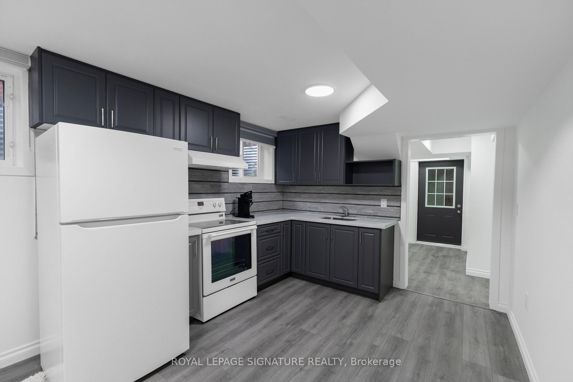 Bsmt-2255 Grand Ravine Drive, Oakville, ON - Indoor Photo Showing Kitchen