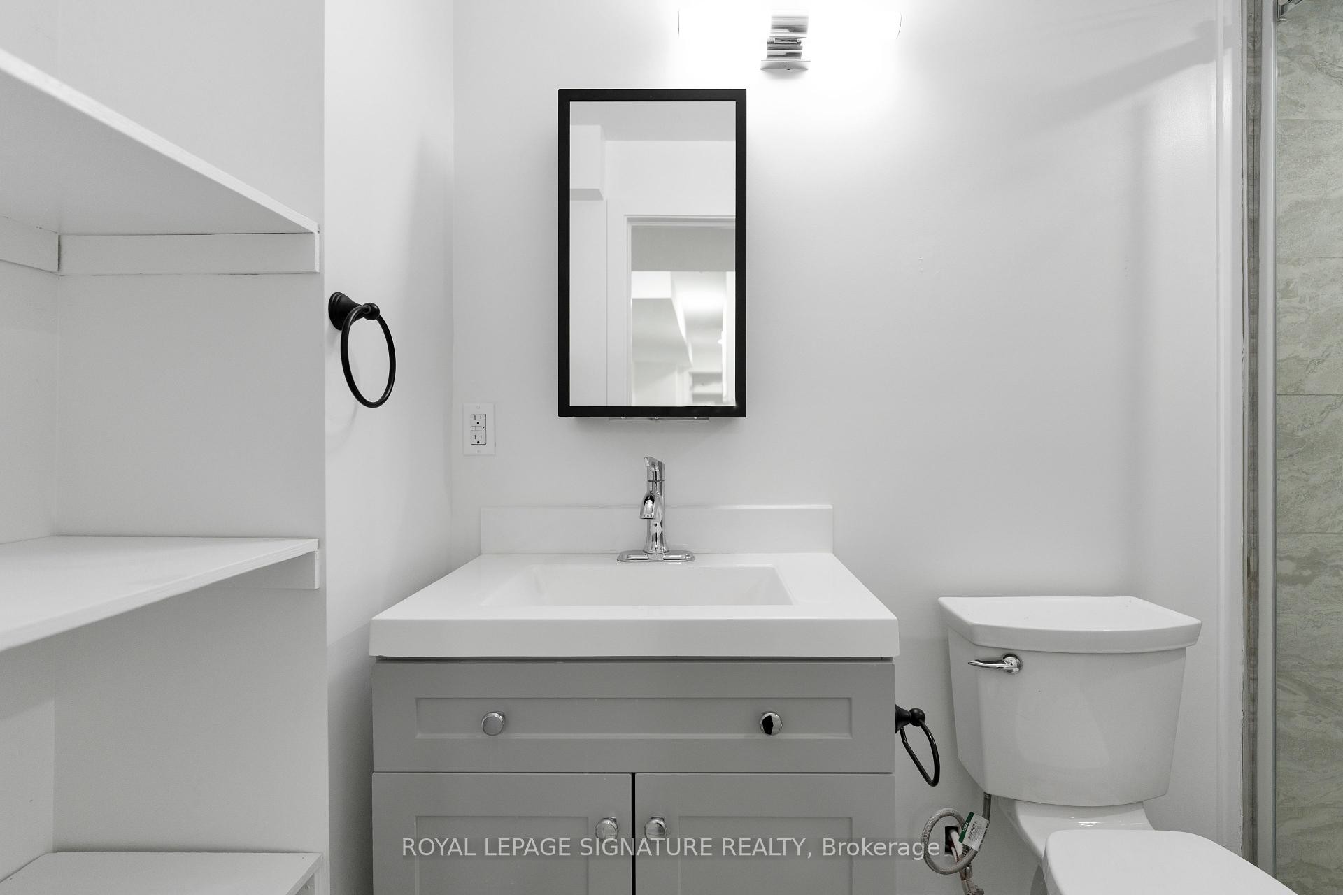 Bsmt-2255 Grand Ravine Drive, Oakville, ON - Indoor Photo Showing Bathroom