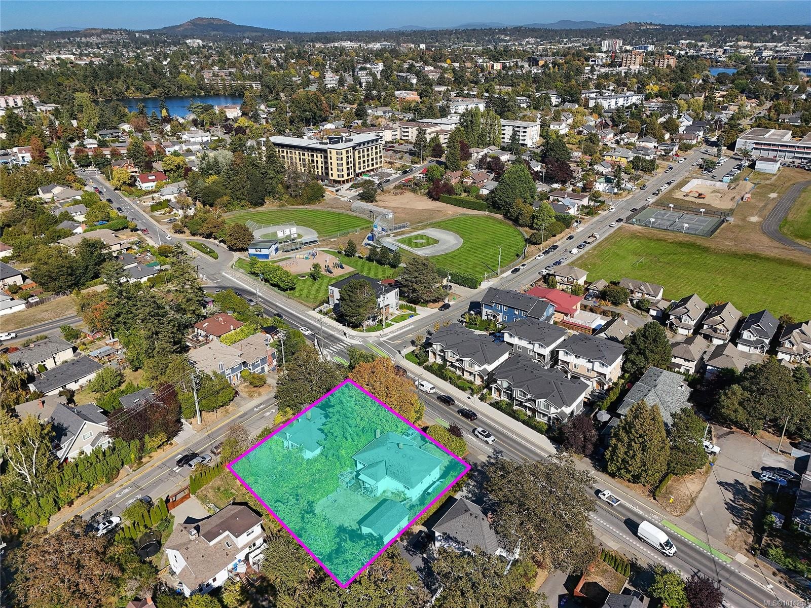 826 Lampson St, Esquimalt, BC