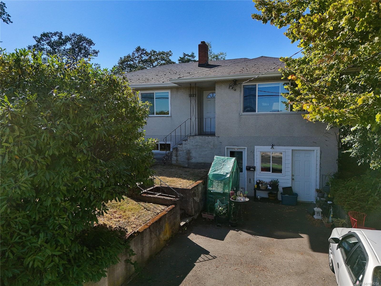826 Lampson St, Esquimalt, BC