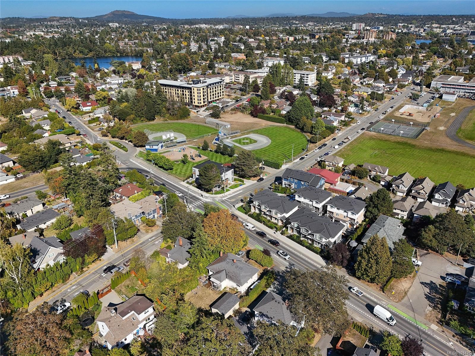 826 Lampson St, Esquimalt, BC