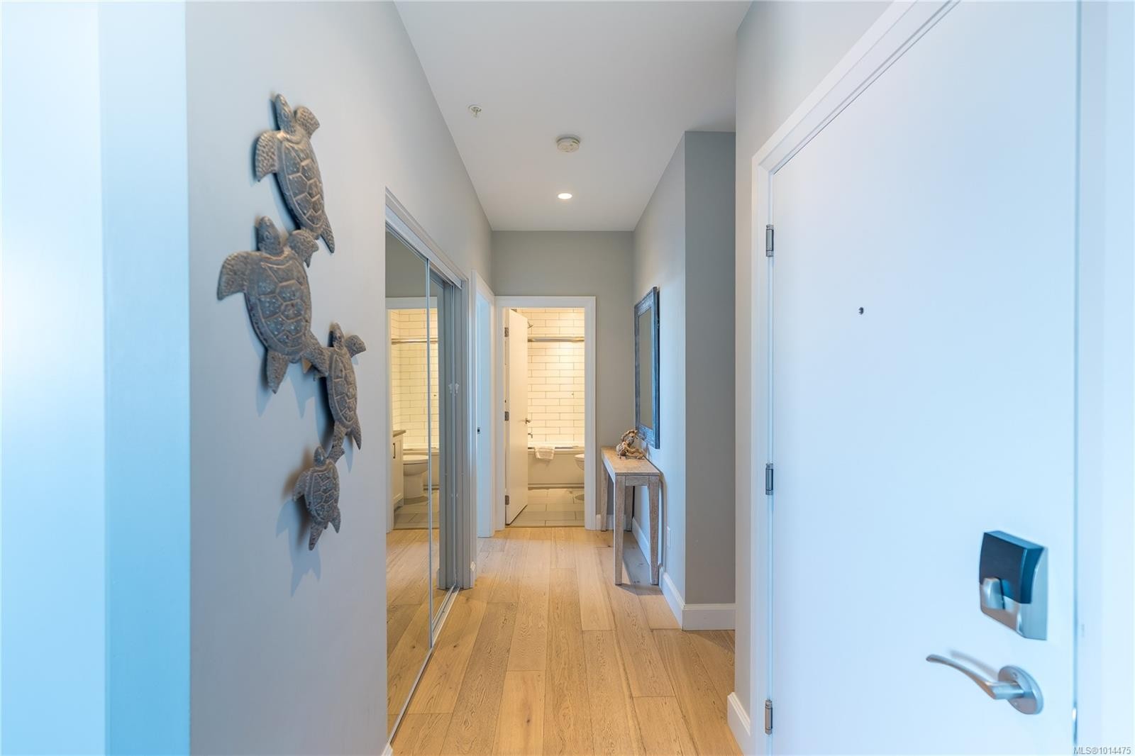 411-595 Pandora Ave, Victoria, BC - Indoor Photo Showing Other Room