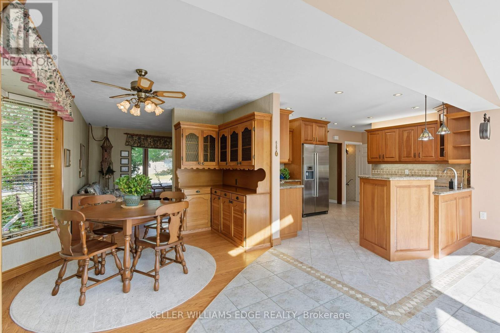 33 Goldfinch Road, Hamilton, ON - Indoor Photo Showing Dining Room