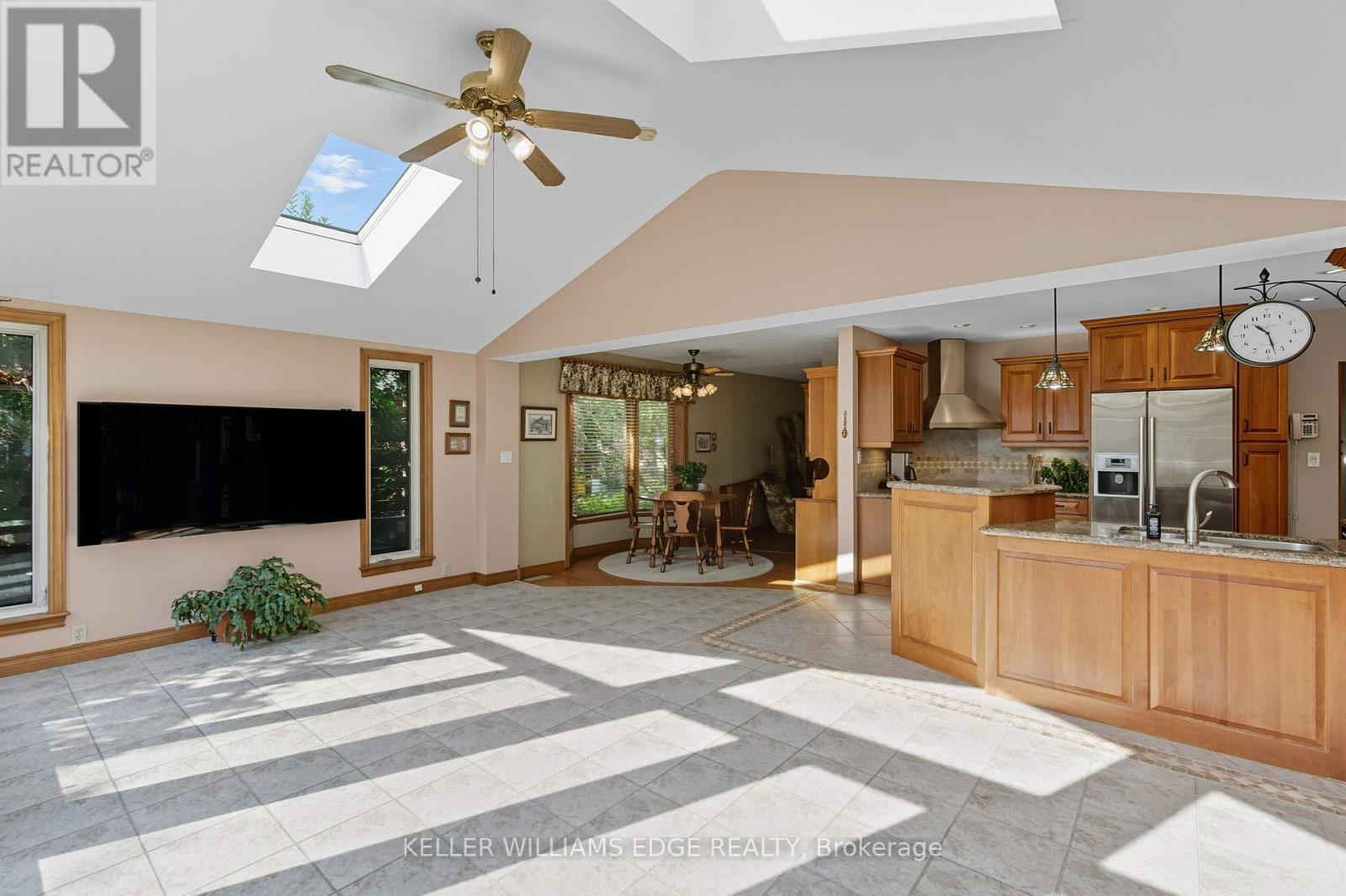 33 Goldfinch Road, Hamilton, ON - Indoor