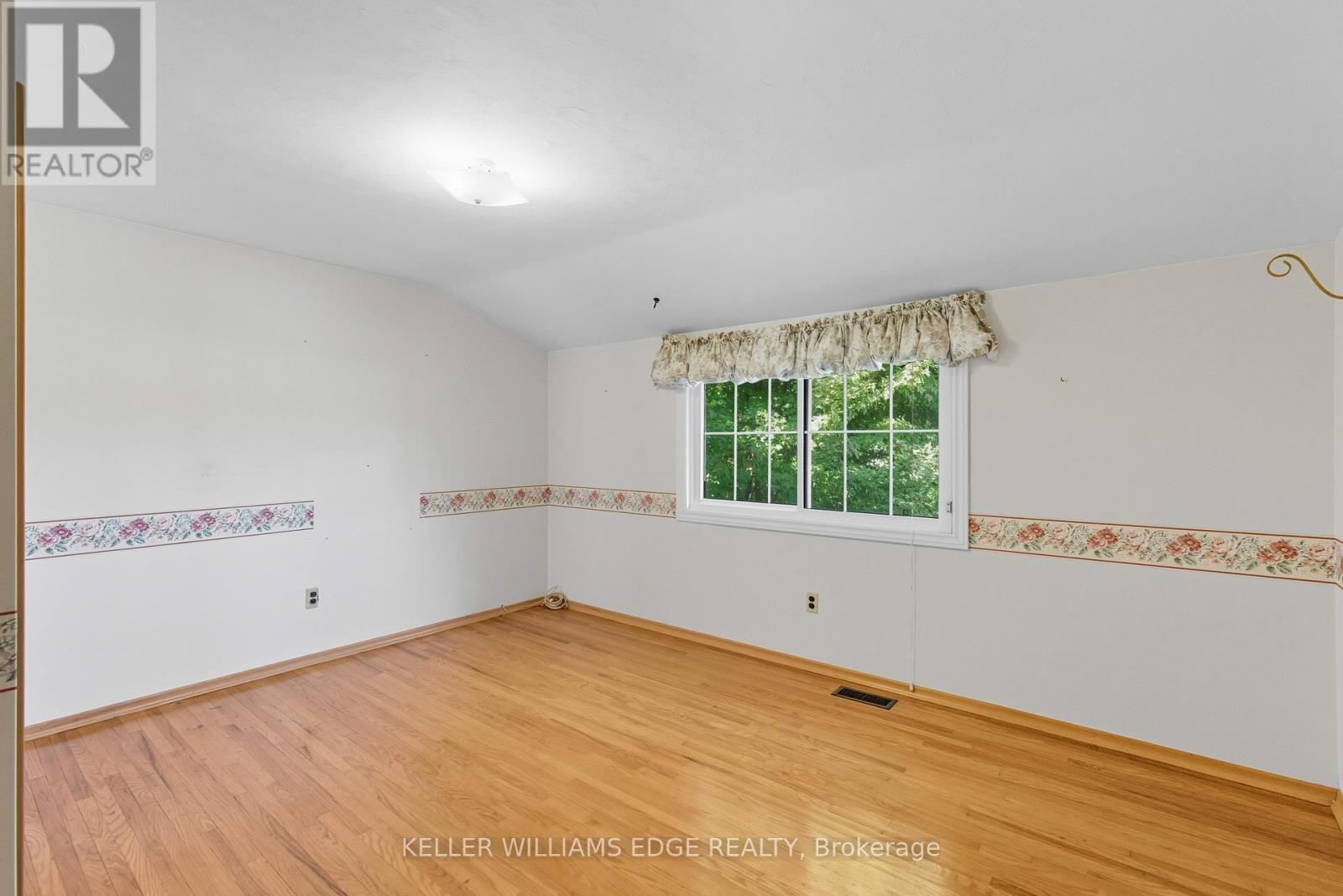 33 Goldfinch Road, Hamilton, ON - Indoor Photo Showing Other Room
