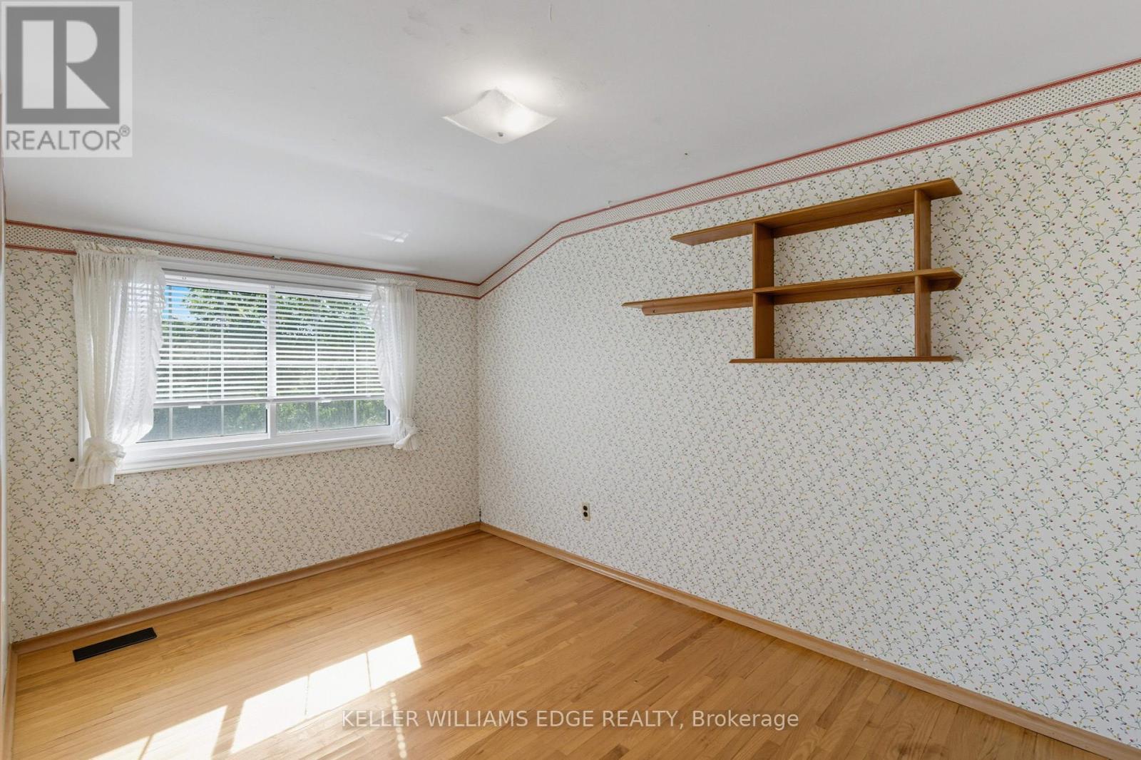 33 Goldfinch Road, Hamilton, ON - Indoor Photo Showing Other Room