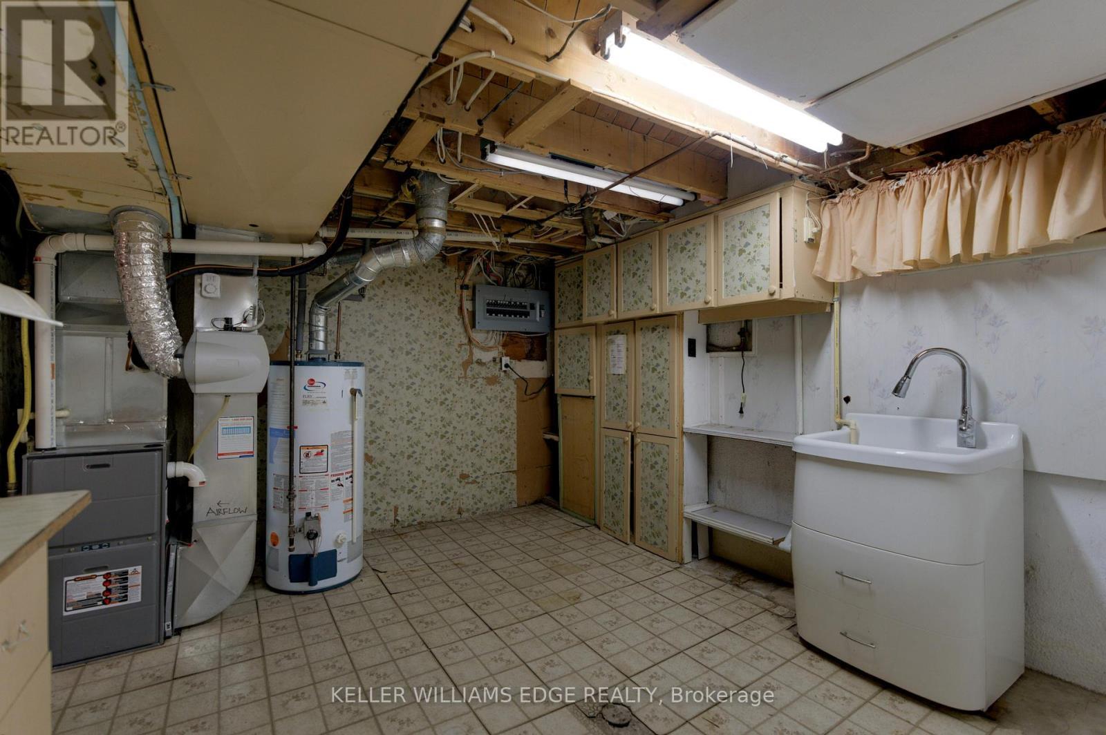 33 Goldfinch Road, Hamilton, ON - Indoor Photo Showing Basement